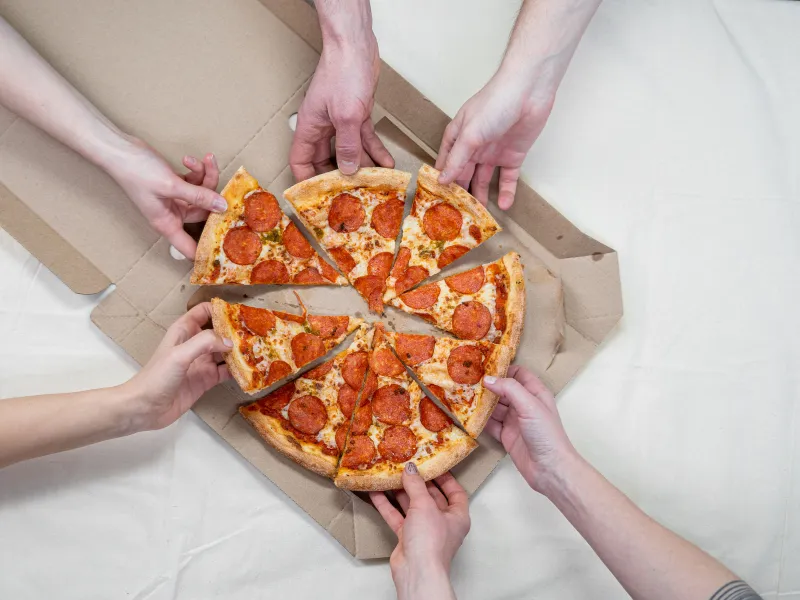 Các mẫu in hộp giấy pizza cao cấp hiện nay Những chất liệu in hộp giấy pizza phổ biến hiện nay
