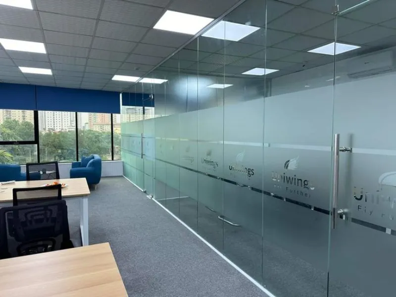 In Decal Dán Kính Theo Yêu Cầu Giá Rẻ In decal dán kính mờ văn phòng